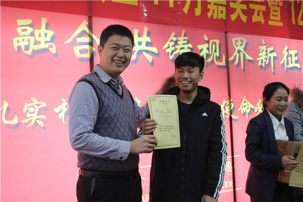 易視界表現優秀
                </div>
                <div   id=