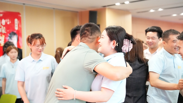 易視界2025年4月嘉獎會暨5月啟動大會精彩瞬間