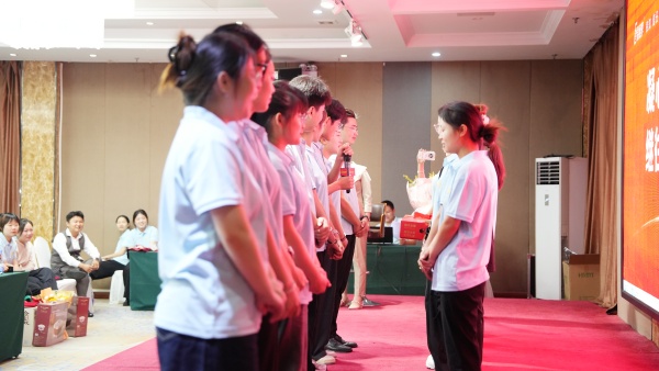 易視界2025年8月嘉獎會暨9月啟動大會精彩圖集